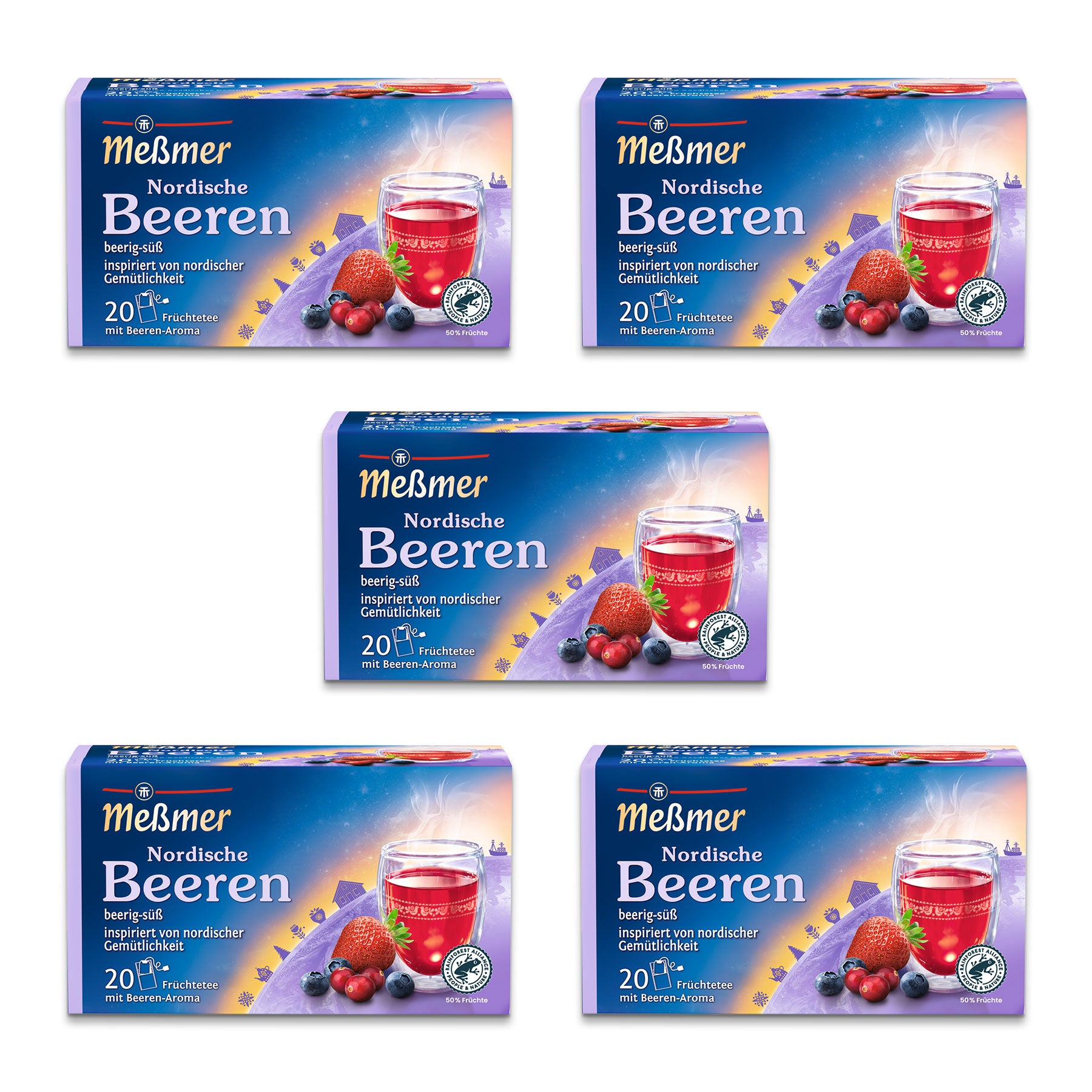 Fünf Schachteln Meßmer Nordische Beeren Tee sind vor einem weißen Hintergrund angeordnet. Die Verpackung zeigt ein Glas mit rotem Tee, verschiedene Beeren und eine abendliche Sternenlandschaft.
