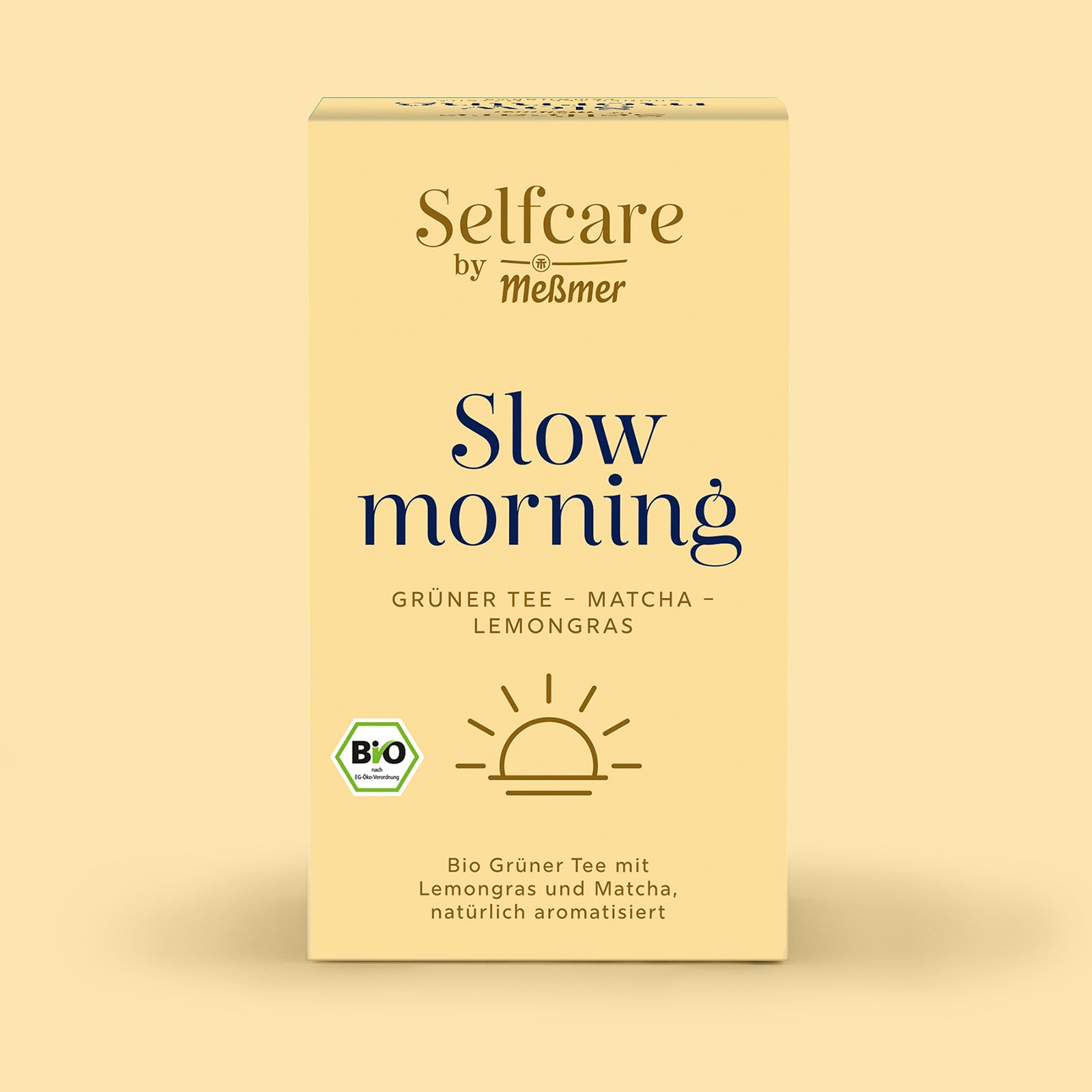 Selfcare Collection mit Bio-Grüntee, Matcha und Lemongras in heller Verpackung, sanftes Design für entspannte Momente am Morgen.