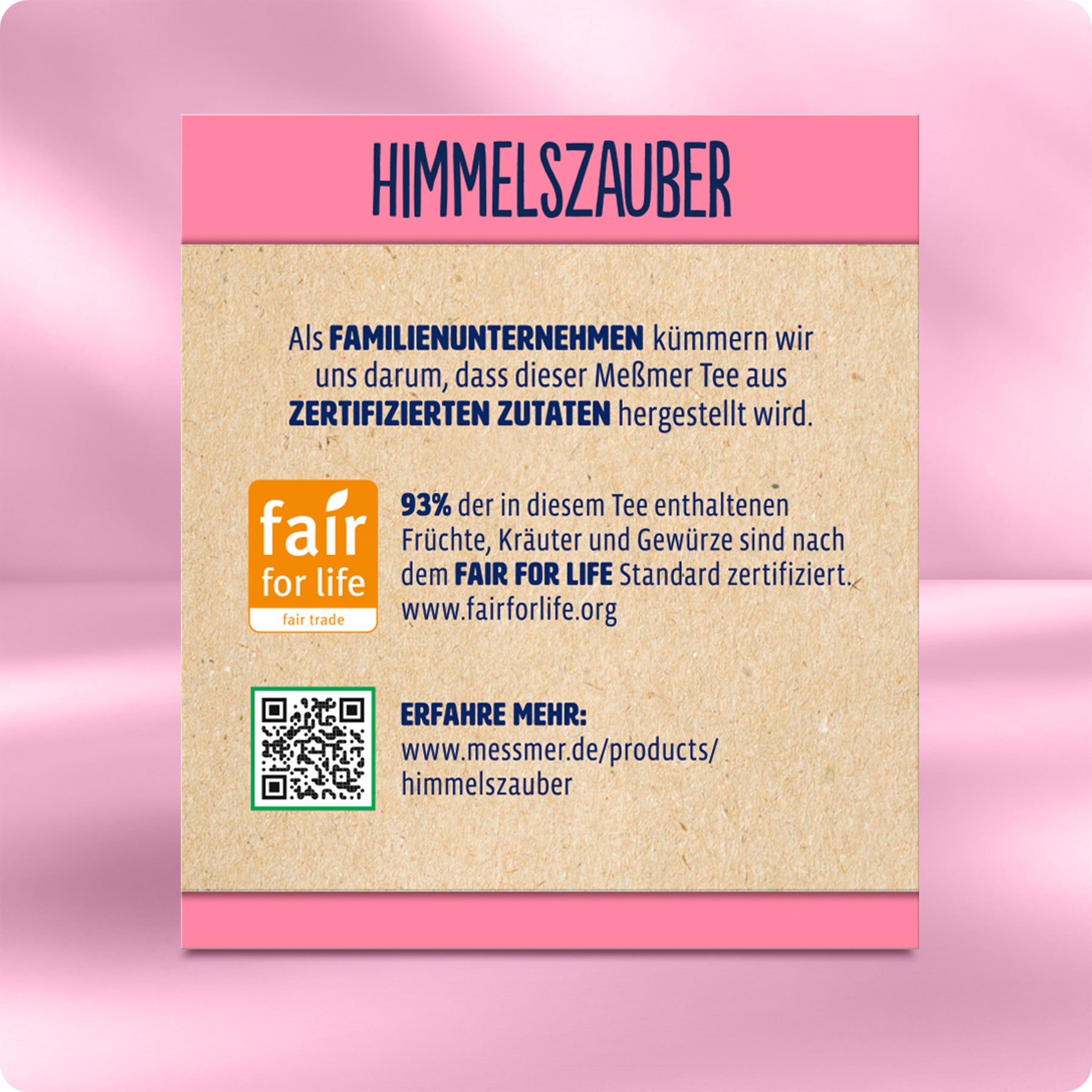 Rückseite der Himmelszauber Verpackung mit Fair for Life Siegel, Informationen zu zertifizierten Zutaten und QR-Code vor rosafarbenem Hintergrund.