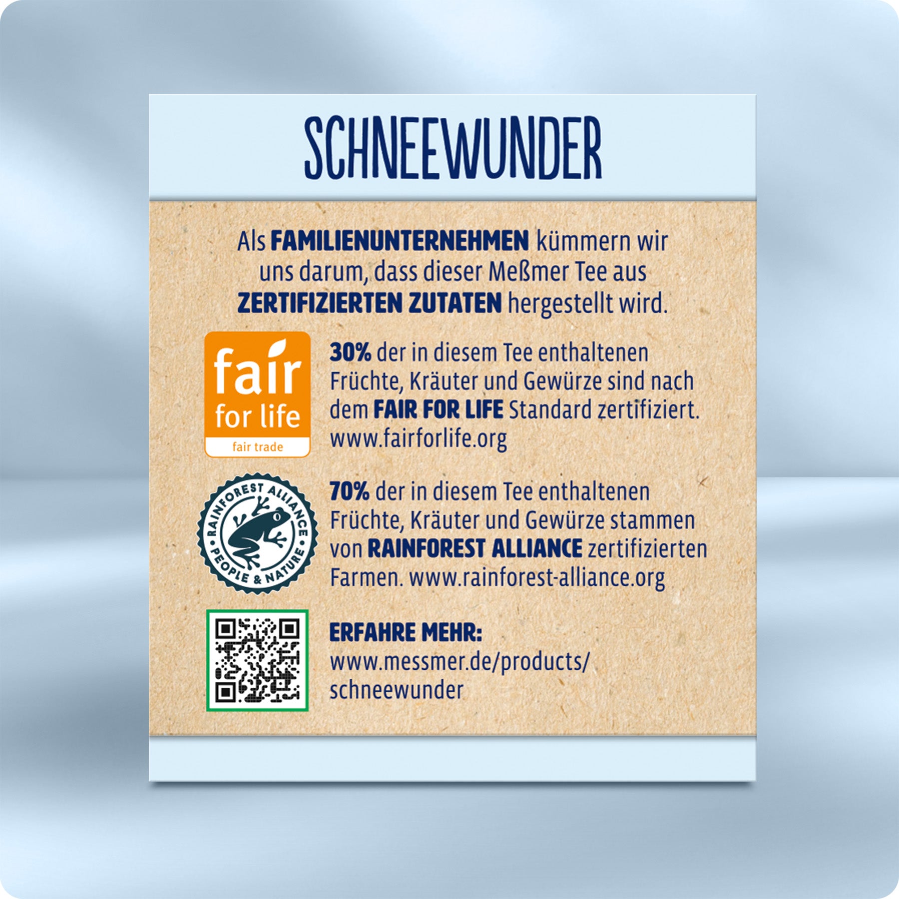 Rückseite der Schneewunder Verpackung mit Angaben zu fair gehandelten Zutaten, Rainforest Alliance Zertifizierung, Familienbetrieb und QR-Code für weitere Informationen zum Tee.