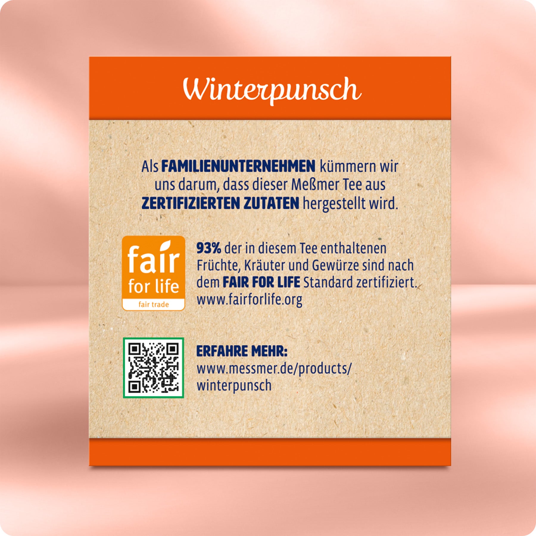 Rückseite der Winterpunsch-Verpackung mit Informationen zu Fair-for-Life-Zertifizierung, familiengeführtem Unternehmen und QR-Code für weitere Details zum Apfeltee mit Gewürzen.