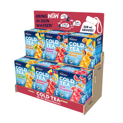 Meßmer DE Cold Tea Bestseller Set im Aufsteller: Sechs Boxen fruchtiger Kalttee-Drinkmixe. Das Display mit "Bring wow in dein Wasser!" bietet 500 ml Genuss, ideal für Selbstbedienung und zur Vielfalt im Getränkeangebot.