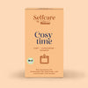 Verpackung von Bio Cosy Time mit Kräutertee aus schwarzem Tee, Zimt, Kardamom und Ingwer, in warmem Orange und mit Bio-Siegel für wohltuende Genussmomente.